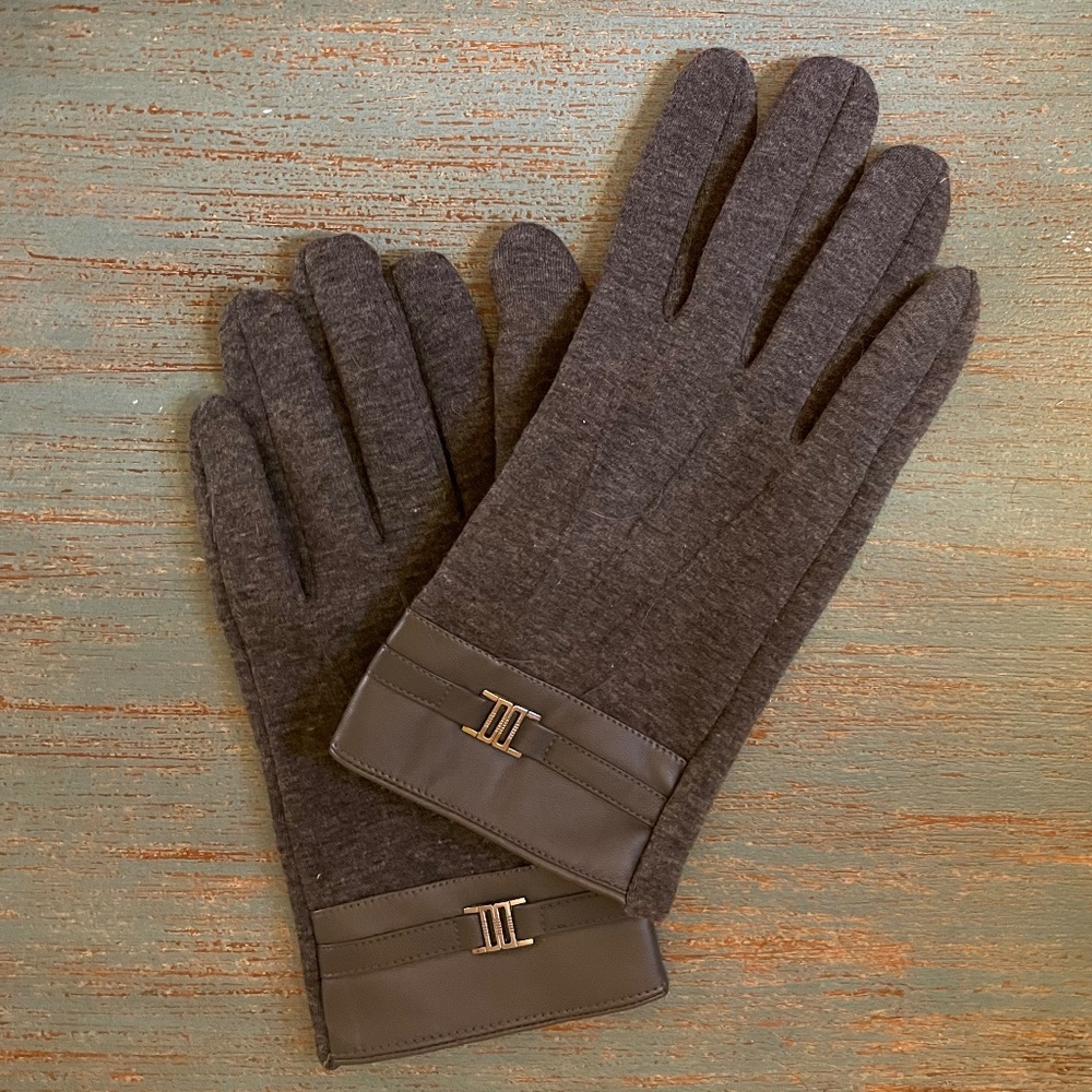 Grey Touchscreen Gloves - Picture 3 of 3